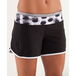 Lululemon Womens Turbo Run Active Running Gym Shorts Size 4 Black Seaside Dot